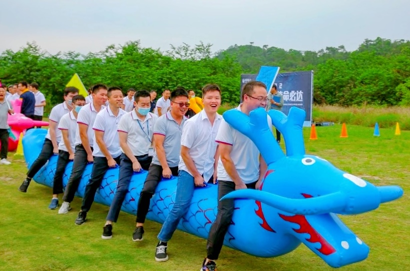 「陆地龙舟」充气道具租售