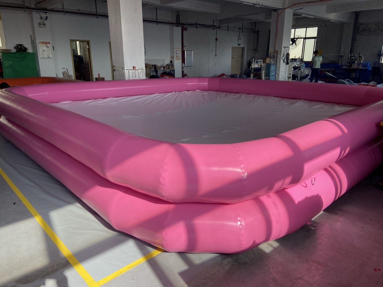 粉色充气水池