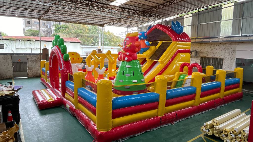 134m²小龙人大型充气城堡滑梯乐园出租