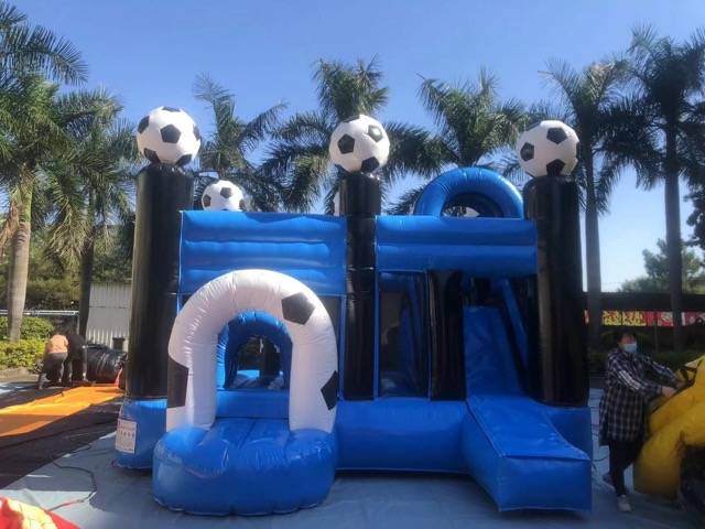 充气足球跳床滑梯出售